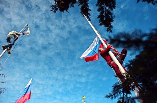Statt der ukrainischen  Flagge weht nun die russische Fahne auf der Krim. Foto: AP
