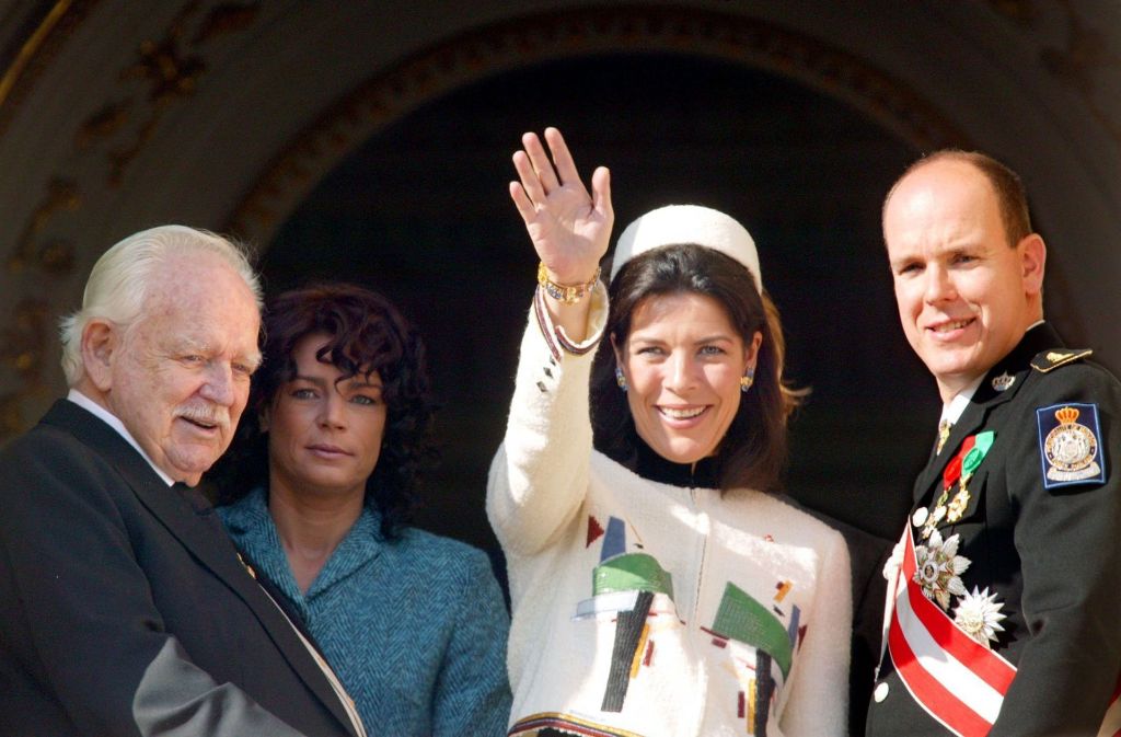 Fürst Rainier III. von Monaco zeigt sich mit seinen Kindern: Prinzessin Stephanie, Prinzessin Caroline und Erbprinz Albert.