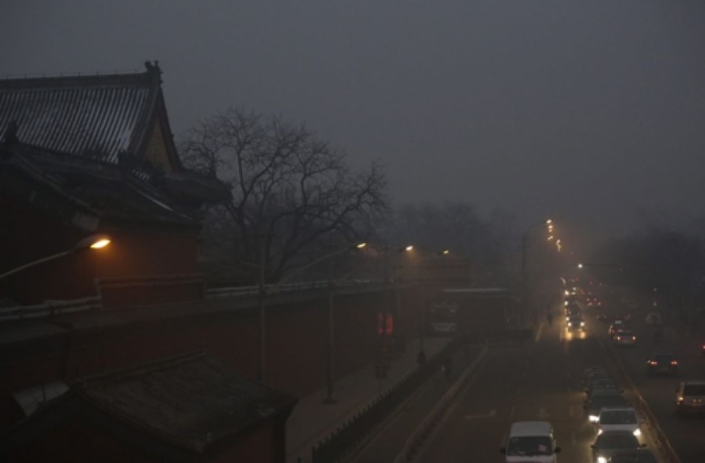 Normalerweise bietet sich vom Yonghe-Tempel ein schöner Blick, leider ist die Feinstaubbelastung 35 Mal höher als empfohlen und lässt diesen Smog entstehen.