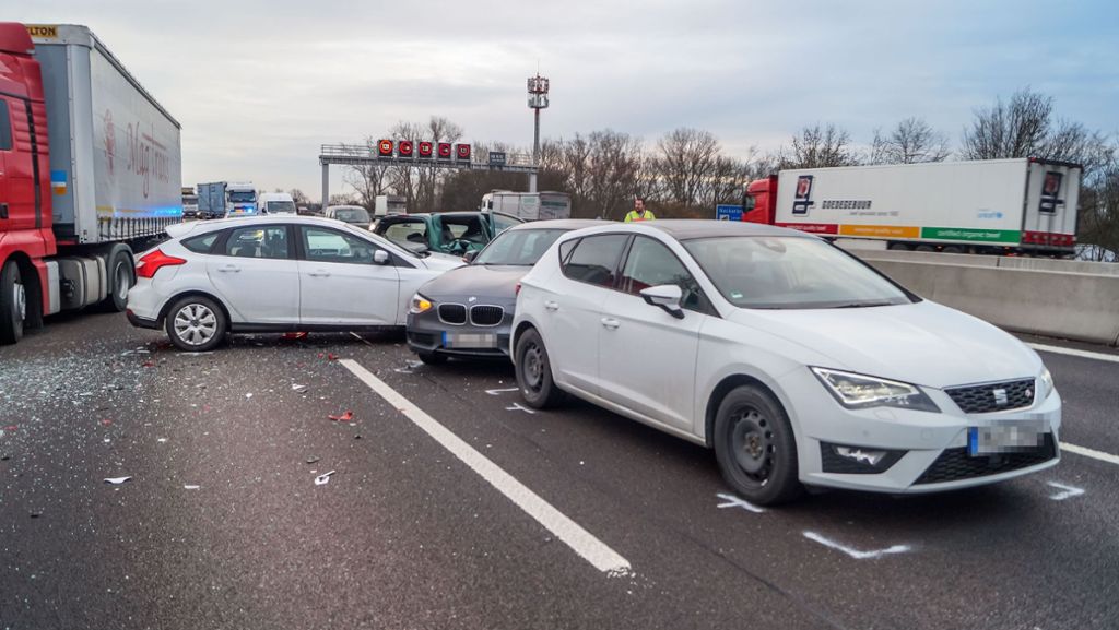 A81 bei Ludwigsburg: Zwei Verletzte bei Auffahrunfall