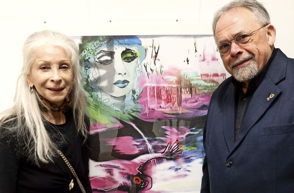 Künstlerin Ada Mee und Professor Helge Bathelt in der Ausstellung. Foto: Iris Frey