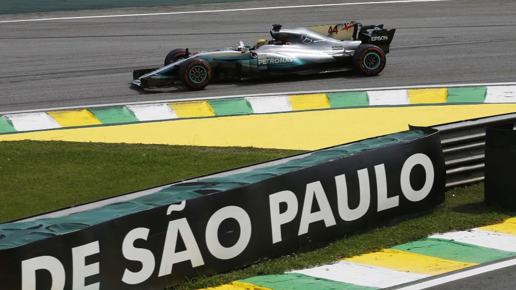  Mitglieder des deutschen Formel-1-Rennstalls Mercedes sind bei einem bewaffneten Überfall in São Paulo ausgeraubt worden. Weltmeister Lewis Hamilton äußerte sich zu dem Vorfall und forderte Konsequenzen. 