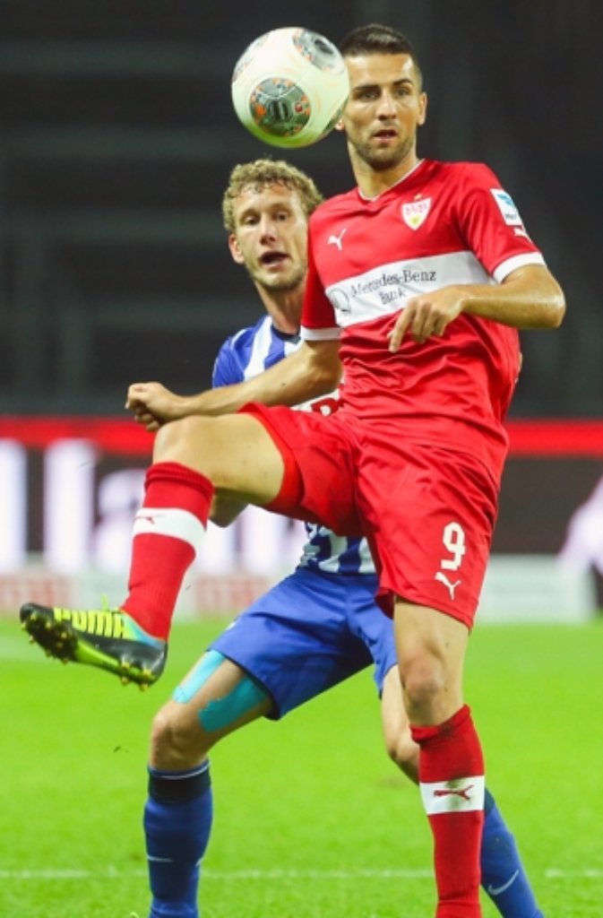 Fabian Lustenberger (hinten) ist der Kapitän von Hertha BSC Berlin.