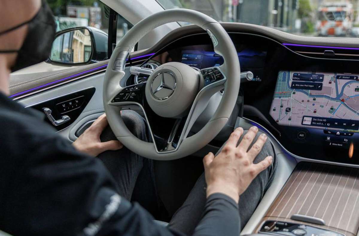 Pionierarbeit bei Mercedes: Für die S-Klasse wurde weltweit erstmals ein System für autonomes Fahren auf Level 3 behördlich zugelassen.