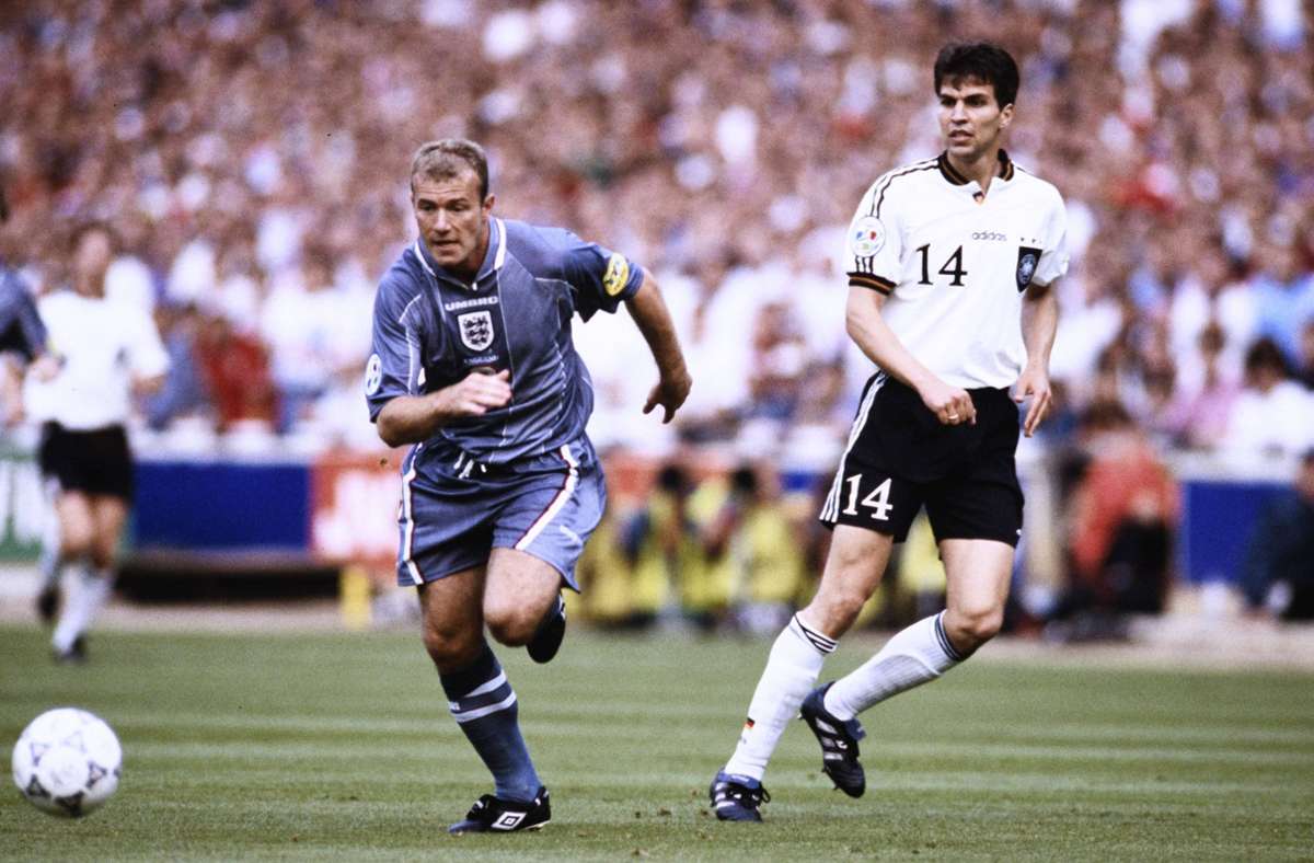 Markus Babbel (re.) im EM-Halbfinale 1996 gegen Englands Alan Shearer.