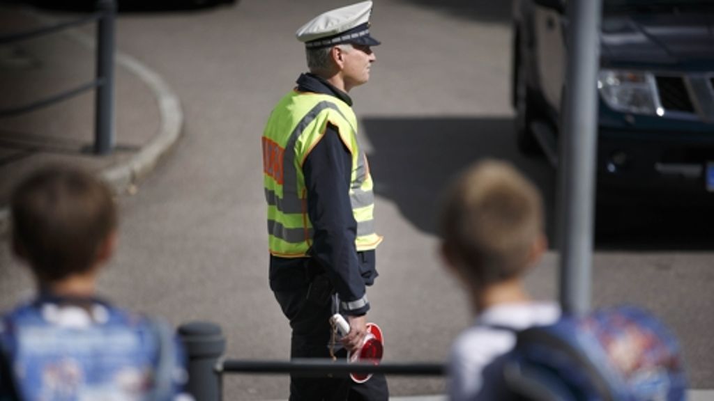  In den ersten beiden Wochen des neuen Schuljahres sind im Rems-Murr-Kreis die Verkehrspolizisten im Rahmen der Aktion „Gib Acht auf mich“ gezielt in der Nähe von Bildungsstätten präsent. 