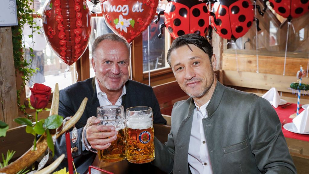  Trotz 0:3-Heimpleite gegen Borussia Mönchengladbach verzichtet der FC Bayern München nicht auf seinen traditionellen Oktoberfest-Besuch. Auch sonst haben sich am letzten Wiesn-Wochenende einige Promis sehen lassen – darunter hoher Besuch aus den USA. 