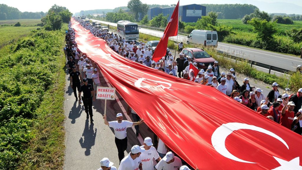  In der Türkei sind wieder Mitglieder von Amnesty International festgenommen worden. Europa darf der Demontage der Demokratie nicht weiter tatenlos zusehen, meint Politikredakteur Knut Krohn. 