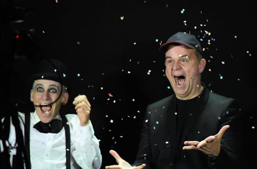 Magier Topas (links) und der Pantomime Pablo Zibes beim Dreh für das Stuttgarter Kunstcaching. Foto: Martin V/gt