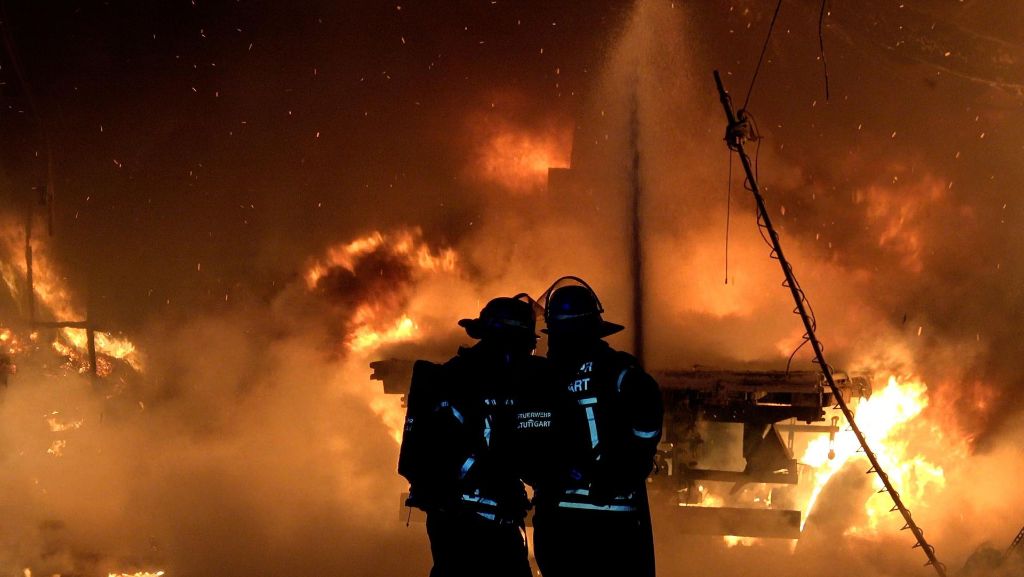 Stuttgart-Plieningen: Lagerhalle eines Bauernhofs brennt ab – nicht zum ersten Mal