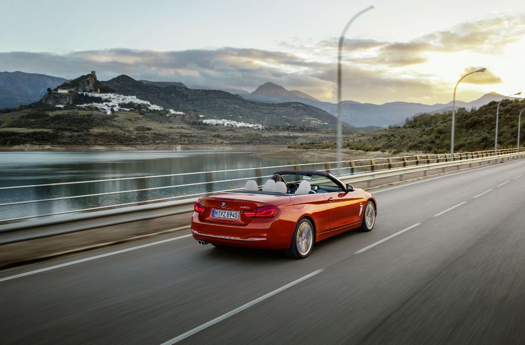Nach rund dreieinhalb Jahren Bauzeit bekommen alle drei Modellvarianten des 4er BMW ein Mini-Facelift. So auch das BMW 4er Cabrio. Preis: ab 46.800 Euro.