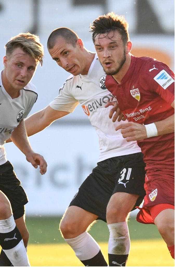 Borys Tashchy (rechts): Der Stürmer ist kein Fußball-Virtuose. Leider brachte er auch seine körperlichen Stärken kaum ins Spiel des VfB ein. Note 5