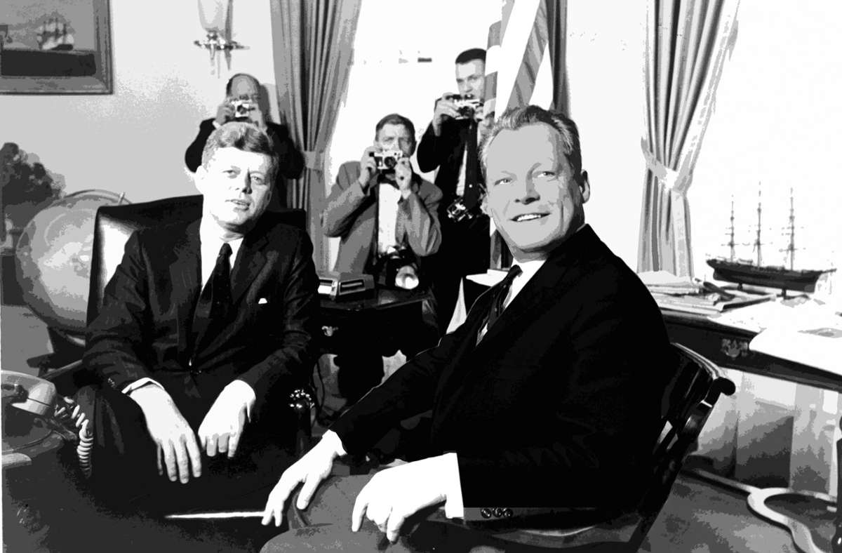 Willy Brandt war von 1969 bis 1974 Bundeskanzler, hier zu sehen mit US Präsident John F. Kennedy.