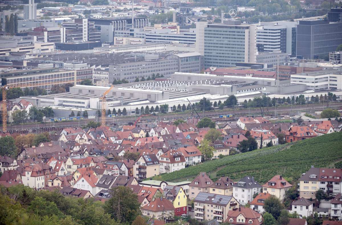 Das Daimlerwerk in Untertürkheim ist einer der wichtigsten Wirtschaftsstandorte in Stuttgart. (Archivbild) Foto: dpa/Marijan Murat