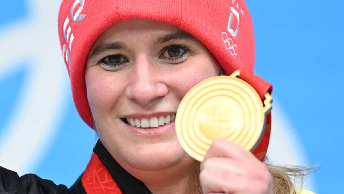 Rodeln bei Olympia 2022: Geisenberger nach Goldfahrt mit rührenden Worten an Rodelkollege