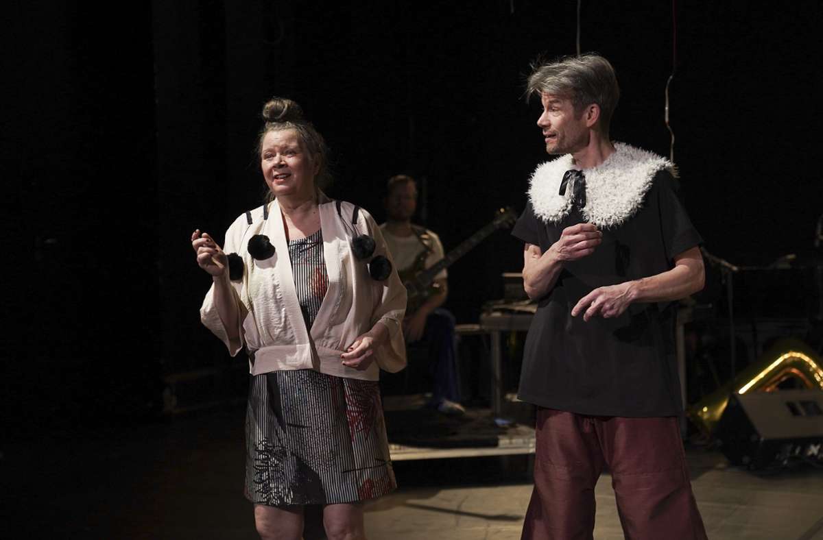 Annika Tudeer und Juha Valkeapää in „Pleasure“: Sie sind Teil der Performancegruppe Oblivia, die mit einer Uraufführung in der Rampe die Trilogie „Emotions and Politics“ beschließt.