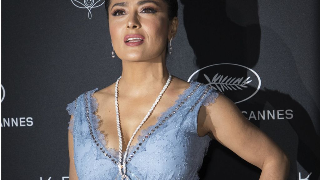  Bei den „Kering-Women-In-Motion“-Awards in Cannes äußerte sich Schauspielerin Salma Hayek über die deutlichen Veränderungen seit der „#MeToo“-Debatte in Hollywood. Model Gigi Hadid oder auch Schauspielerin Kristen Stewart zeigten sich ebenfalls bei der Veranstaltung. 