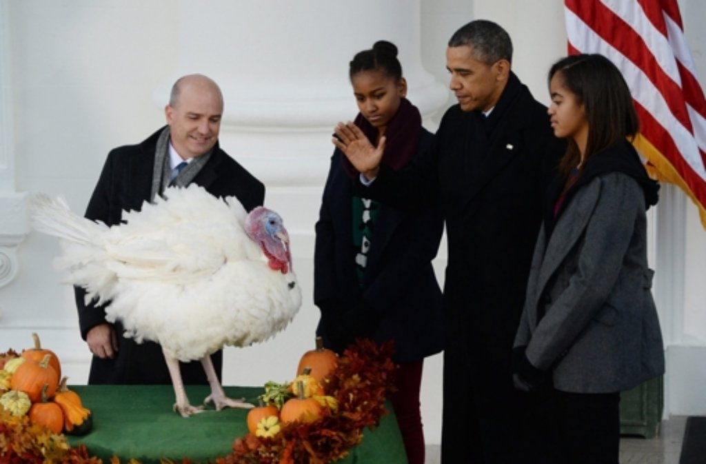 "Popcorn" landet nicht auf der Thanksgiving-Tafel: US-Präsident Barack Obama und seine Töchter Malia (rechts) und Sasha haben den Truthahn begnadigt.