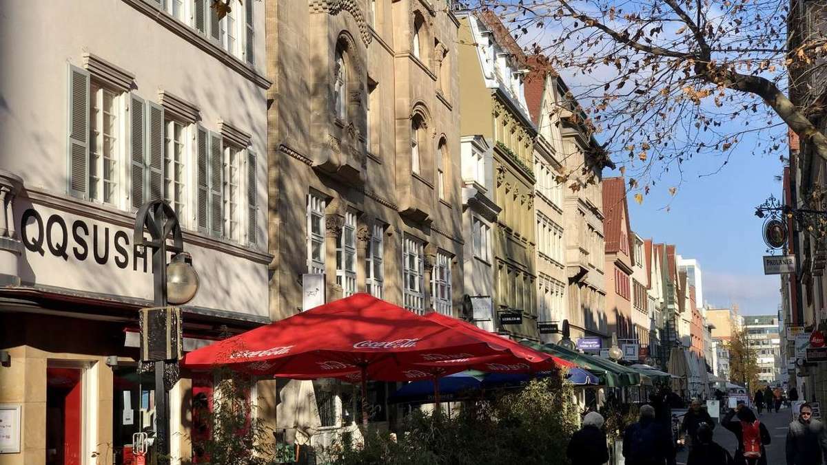 Zwischen Cafés, Weinbars, Kunst und Stuttgarter Klassikern gibt es in der Calwer Straße in Stuttgart-Mitte einiges zu entdecken. Wir haben die Gegend für euch ausgecheckt und präsentieren euch ein paar Highlights und Neueröffnungen.