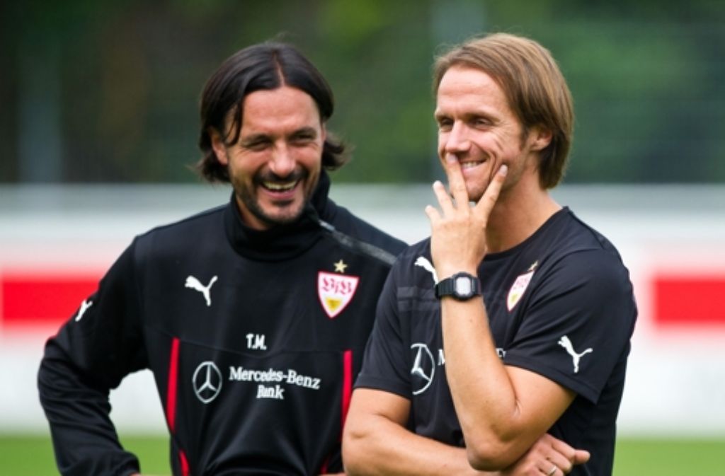 Er ist der neue Cheftrainer beim VfB Stuttgart: Thomas Schneider (r.) hat für viele Reaktionen gesorgt. In der Bildergalerie stellen wir ihn kurz vor.