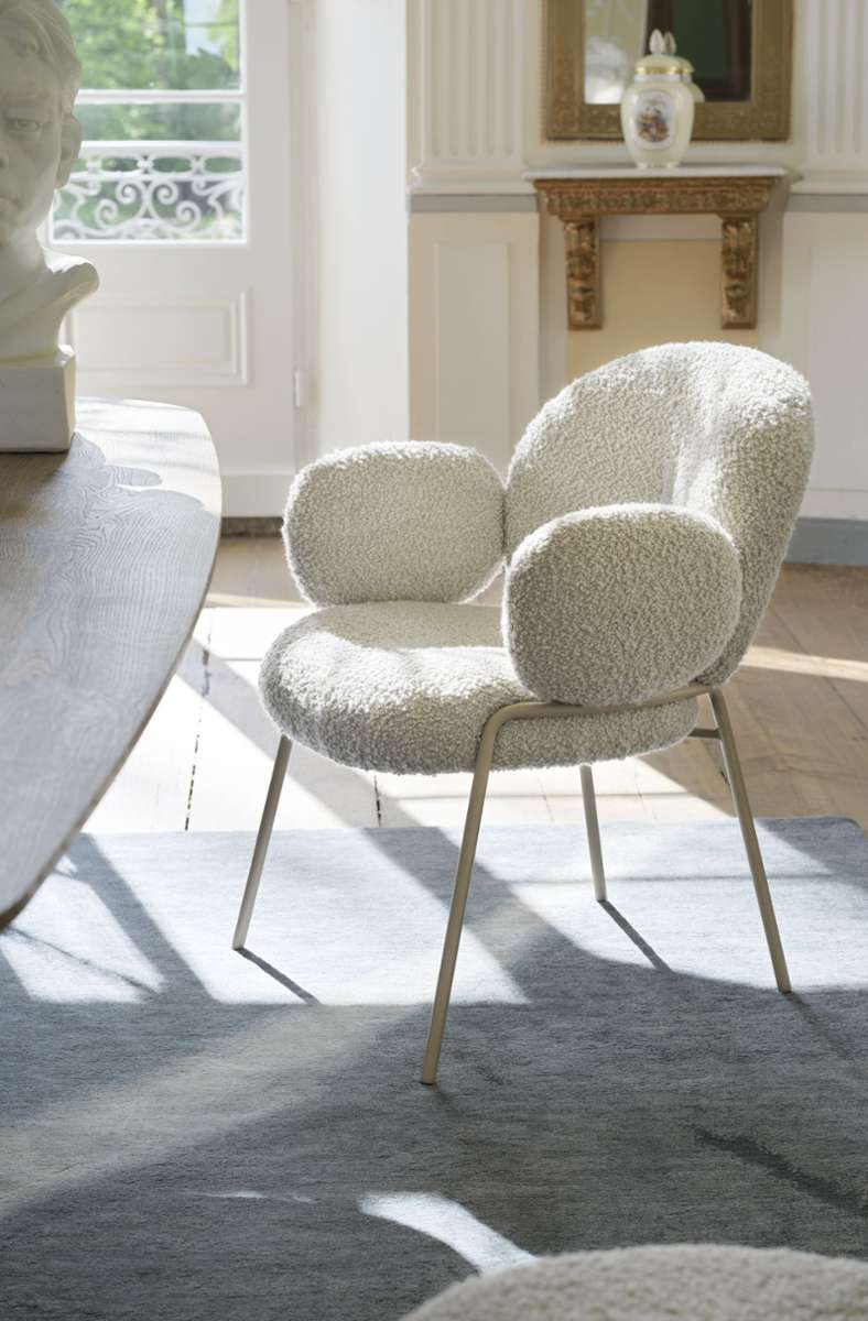 Kuschelige Polster auch bei dem Sessel „Nana“, entworfen von Designerin Hanne Willmann für Freifrau.