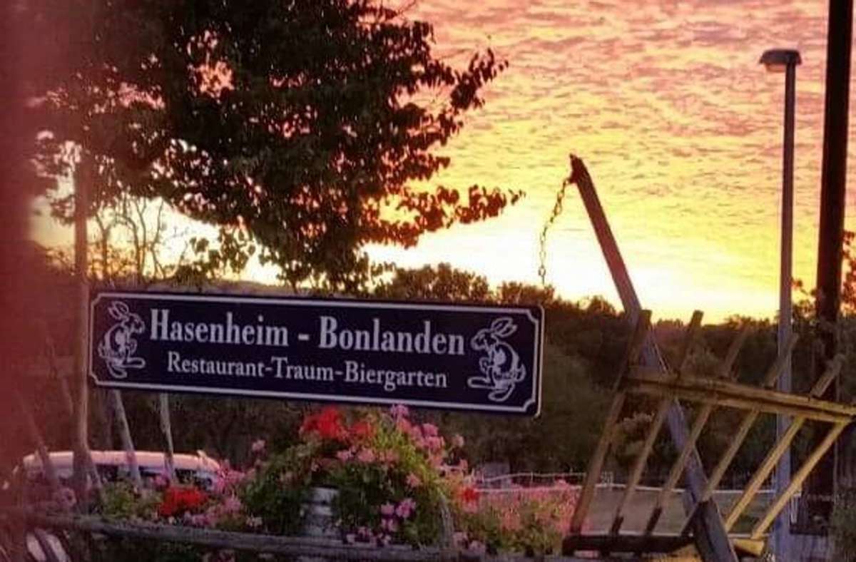 Ein schöner Biergarten für Familien ist das Hasenheim in Filderstadt-Bonlanden. Neben einem Spielplatz gibt es im Hasenheim auch ein Gehege mit Kleintieren zum Streicheln...