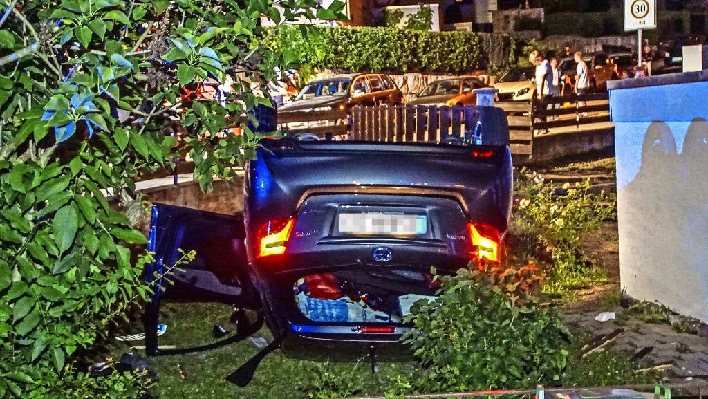 Autoüberschlag in Waldenbuch: DRK ärgert sich über Gaffer an der Unfallstelle