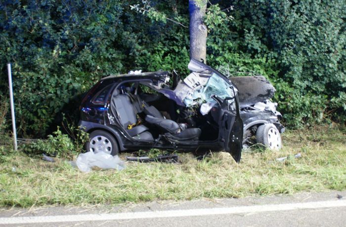 22-Jähriger ringt nach schwerem Crash mit dem Tod