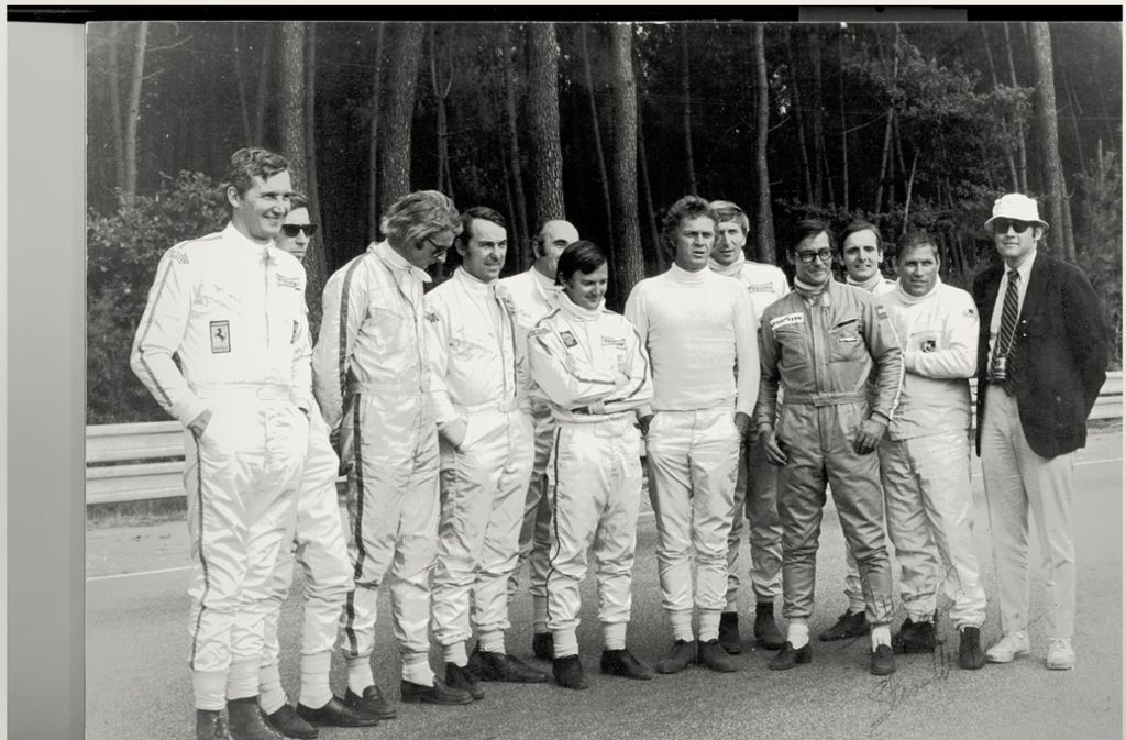 Das Rennteam von „LeMans“ mit Steve McQueen (Sechster von rechts) und Herbert Linge (Zweiter von rechts)