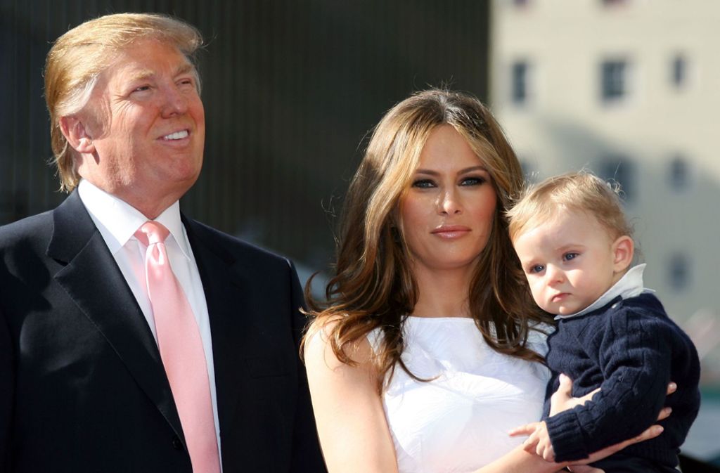 2006 kommt der gemeinsame Sohn Barron zur Welt, im selben Jahr wurde Melania US-Staatsbürgerin. Glaubt man der Pornodarstellerin Stormy Daniels hatten sie und Trump nur kurze Zeit nach Barrons Geburt eine Affäre.