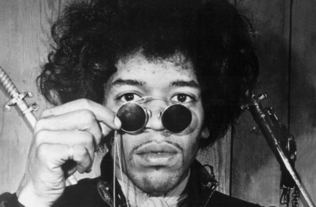 Viele halten ihn bis heute für den größten Gitarrenspieler aller Zeiten: Jimi Hendrix stirbt nach dem Konsum von Alkohol und Schlaftabletten am 18. September 1970 in einem Londoner Hotel.