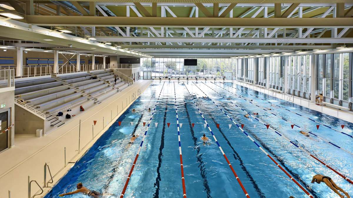 Sportbad in Stuttgart  eröffnet: Schwimmen mit Aussicht im Sportbad Neckarpark