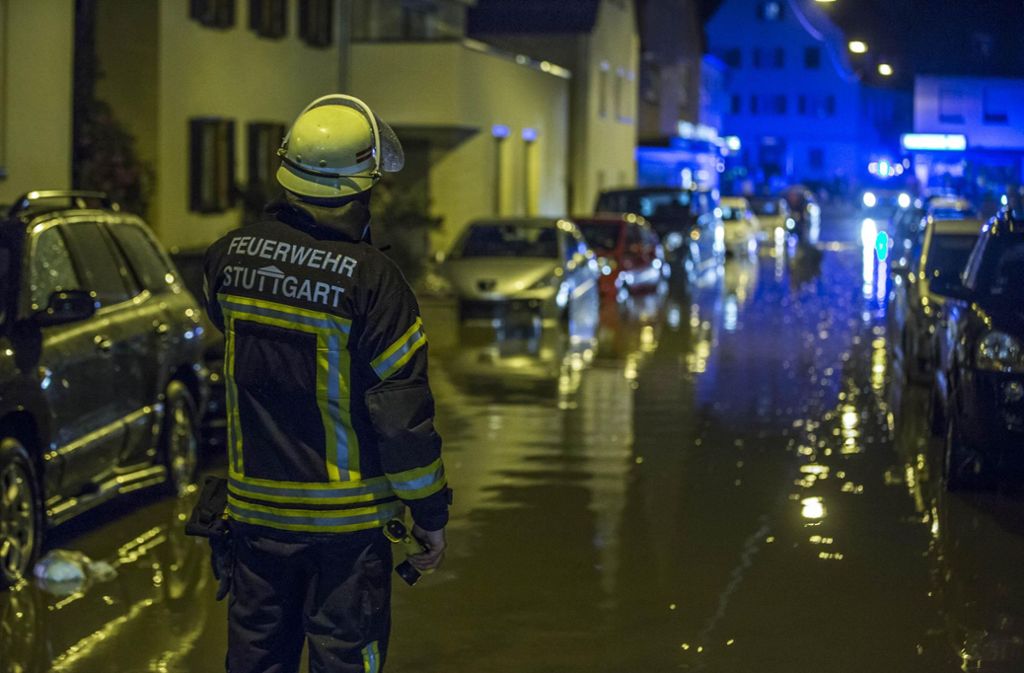 Überflutete Straßen und vollgelaufene Keller – das ist das Ergebnis der Unwetter in Stuttgart und Region.