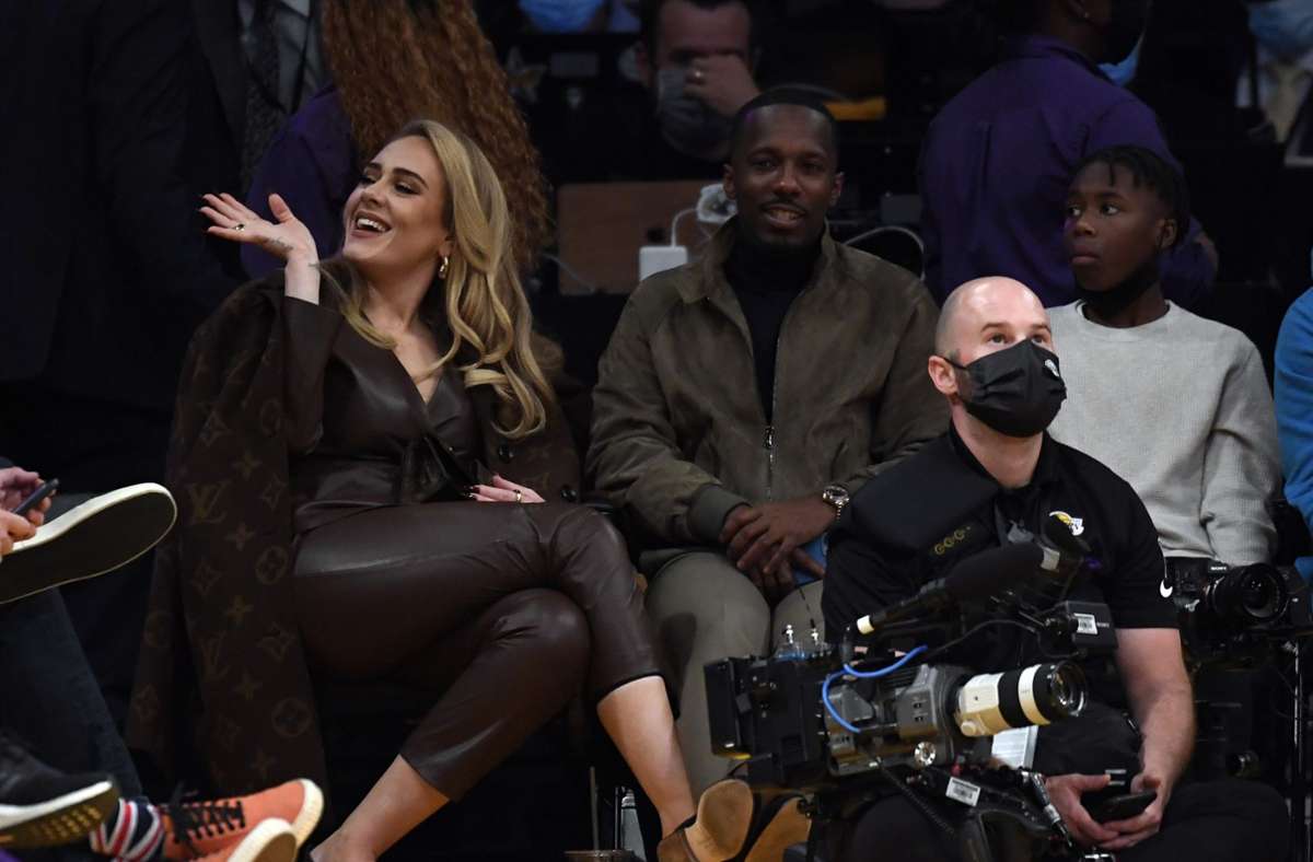 Die britische Sängerin Adele fühlt sich in Los Angeles wohl – und besucht mit ihrem Freund Rich Paul auch gerne mal ein Spiel des Los Angeles Lakers.