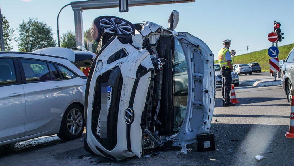 Unfall in Holzgerlingen: Gaffer verursachen nach Unfall weiteren Crash