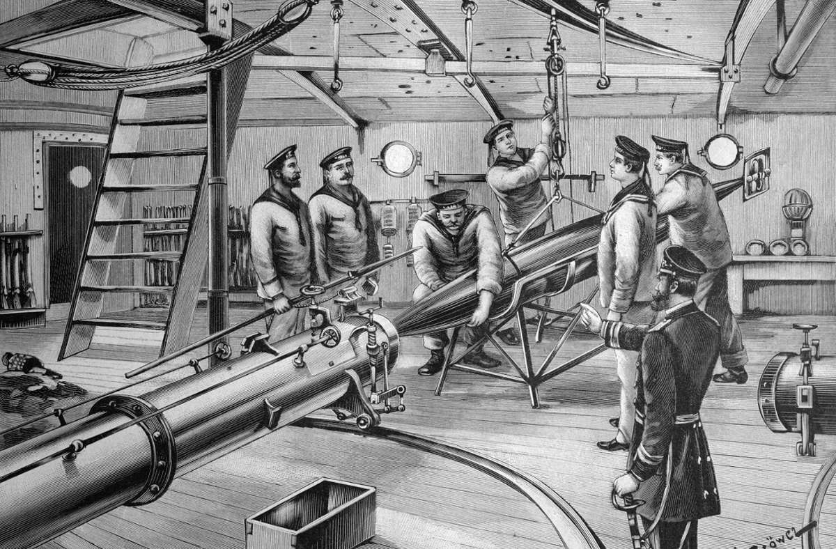 Einführen eines Torpedos in das Lancierrohr – circa 1893