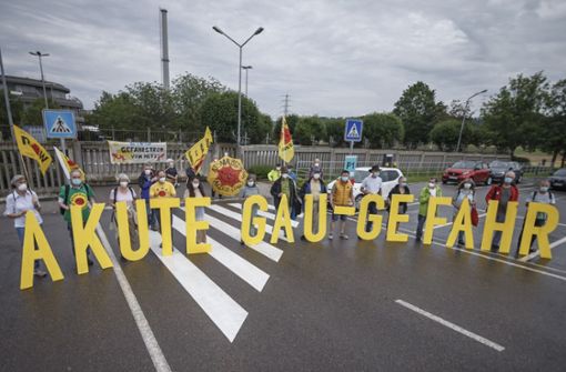 Vor wenigen Tagen haben Atomkraftgegner vor dem AKW in Neckarwestheim demonstriert. Foto: Julian Rettig