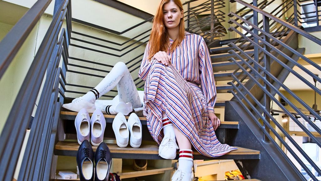 Junge Schuh-Designerin aus Walheim: Sneaker mit Spitze – und nur für Frauen
