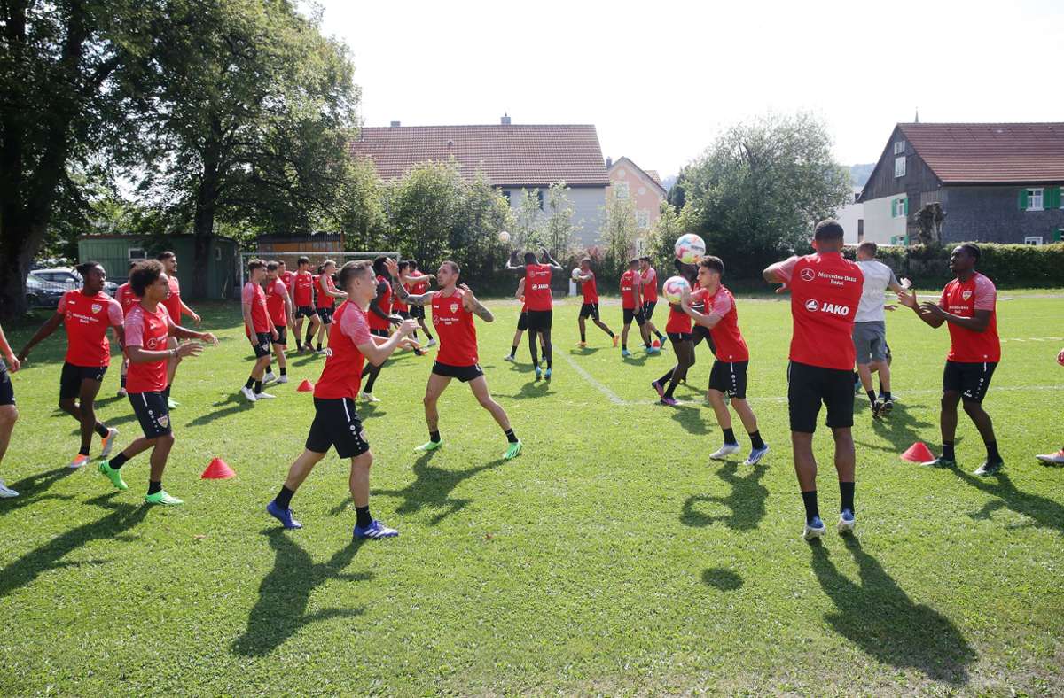 Vom 9. bis zum 16. Juli setzt der VfB seine Saisonvorbereitung im Allgäu fort. Im Trainingslager in Weiler wird hart gearbeitet, aber auch der Spaß kommt nicht zu kurz. Auf der Hin- und Rückreise steht jeweils ein Testspiel auf dem Programm.