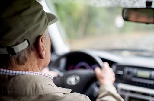 Ältere Menschen sind seltener in Unfälle verwickelt, da sie vorsichtig fahren. Wenn es aber passiert, sind die Folgen oft viel schwerer. Foto: dpa/Wolfram Kastl