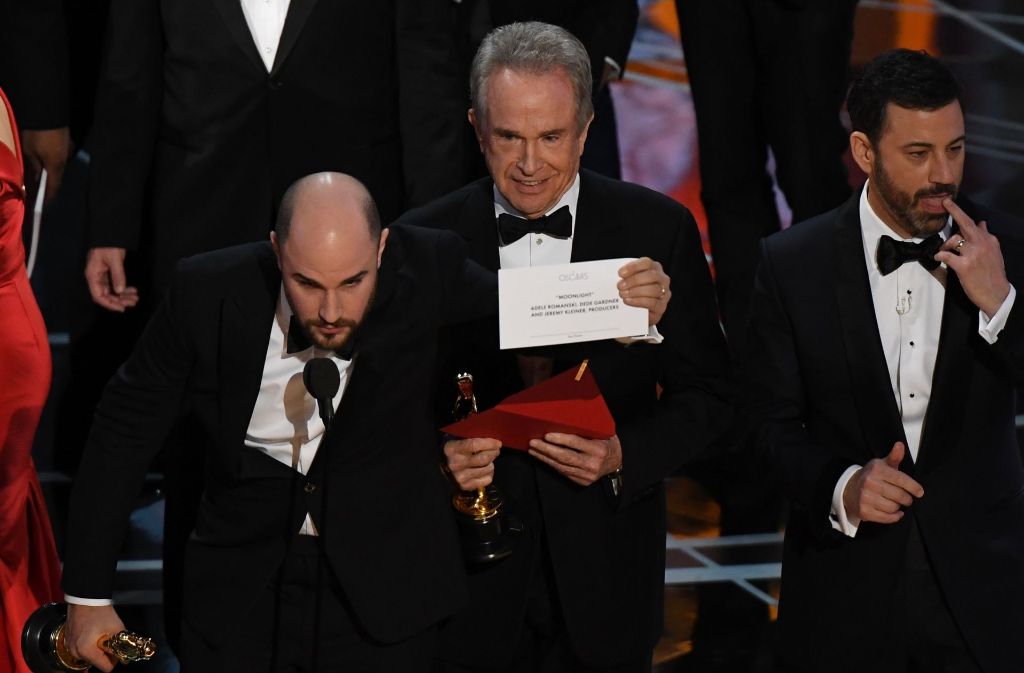 Große Verwirrung kurz vor Ende der Show: Nicht „La La Land“ gewinnt den Oscar für den besten Film, sondern „Moonlight“.