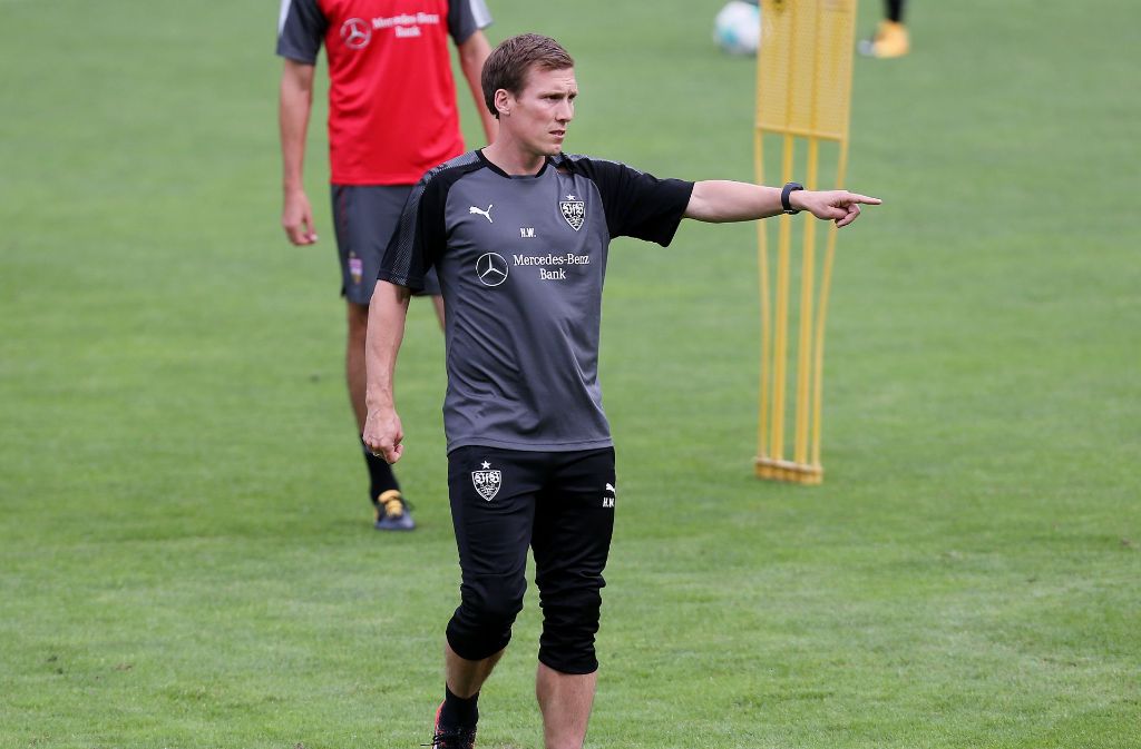 Trainer Hannes Wolf bereitet sein Team in Österreich auf die erste Liga vor.