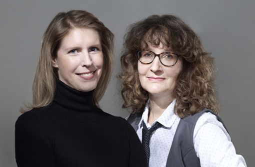 Dorothea Böhme und Regine Bott schreiben als „Charlotte Blum“  über einen Toten im Kurhaus. Foto: Gaby /erster