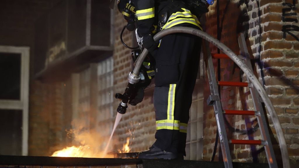 Brand in Feuerbach: Polizei sucht Zeugen nach Gebäudebrand