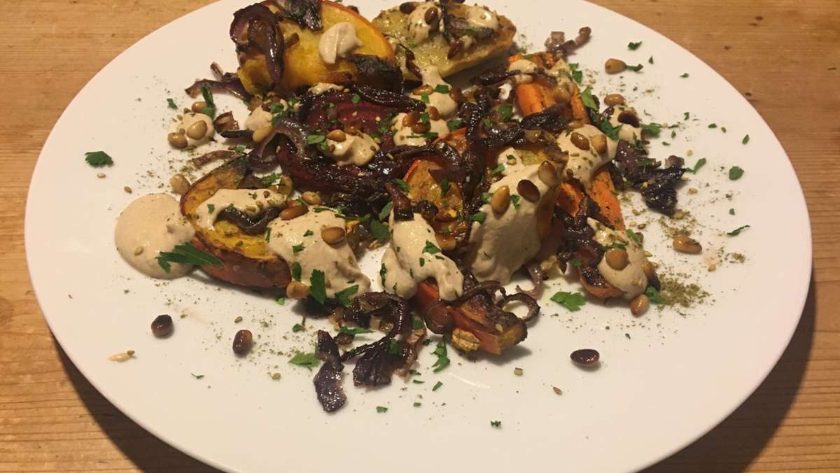 Das Rezept der Woche: Zum Veganuary: Ofengemüse mit Tahin-Dip