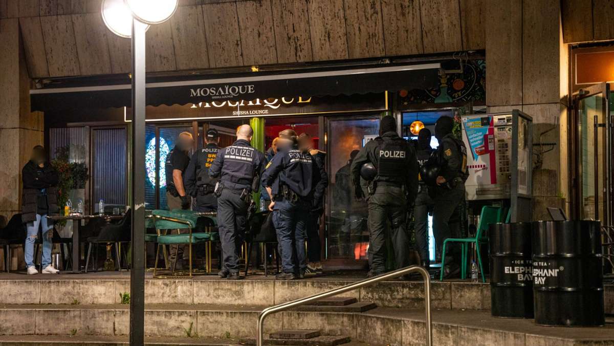 Polizei am Josef-Hirn-Platz: Das war der Grund für die Razzia in der Stuttgarter City