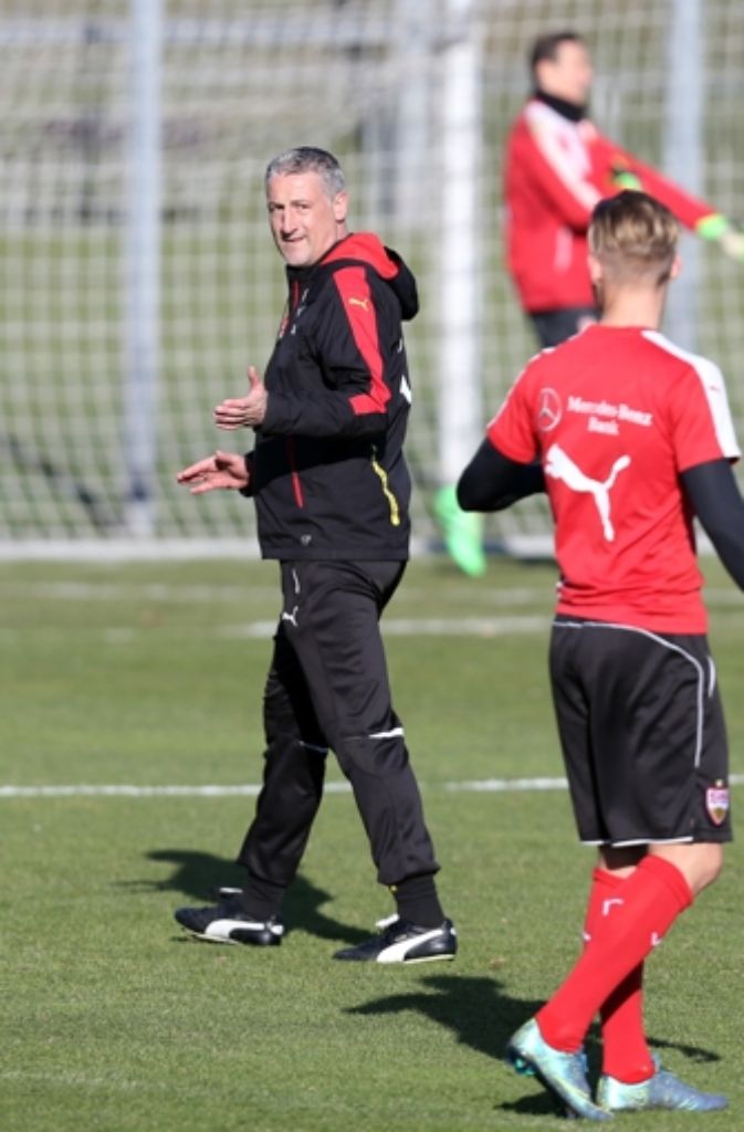 VfB-Trainer Jürgen Kramny mit Mart Ristl