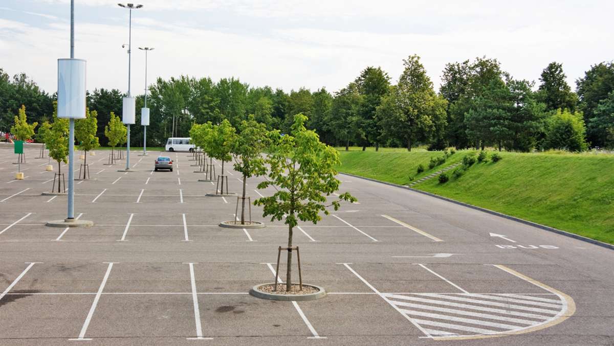 Vorschaubild zum Artikel Darf man sonntags auf einem Supermarktparkplatz parken?