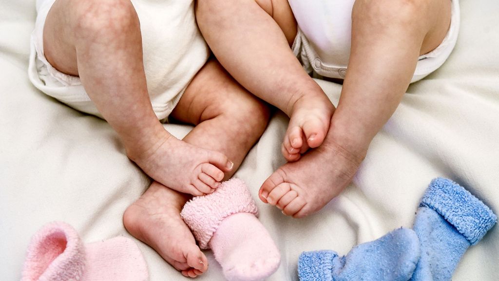  Damit hatten sicherlich weder Eltern noch Ärzte gerechnet. In Boston hat eine Frau ihre Zwillinge mit einem Abstand von fünf Wochen auf die Welt gebracht. 