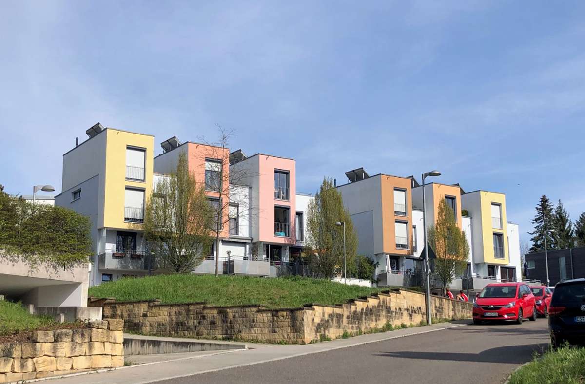 An den Rändern des Stadtteils mutet es mitunter futuristisch an. Diese Häuserzeile im äußersten Osten von Esslingen trägt den Spitznamen „Lego City“.